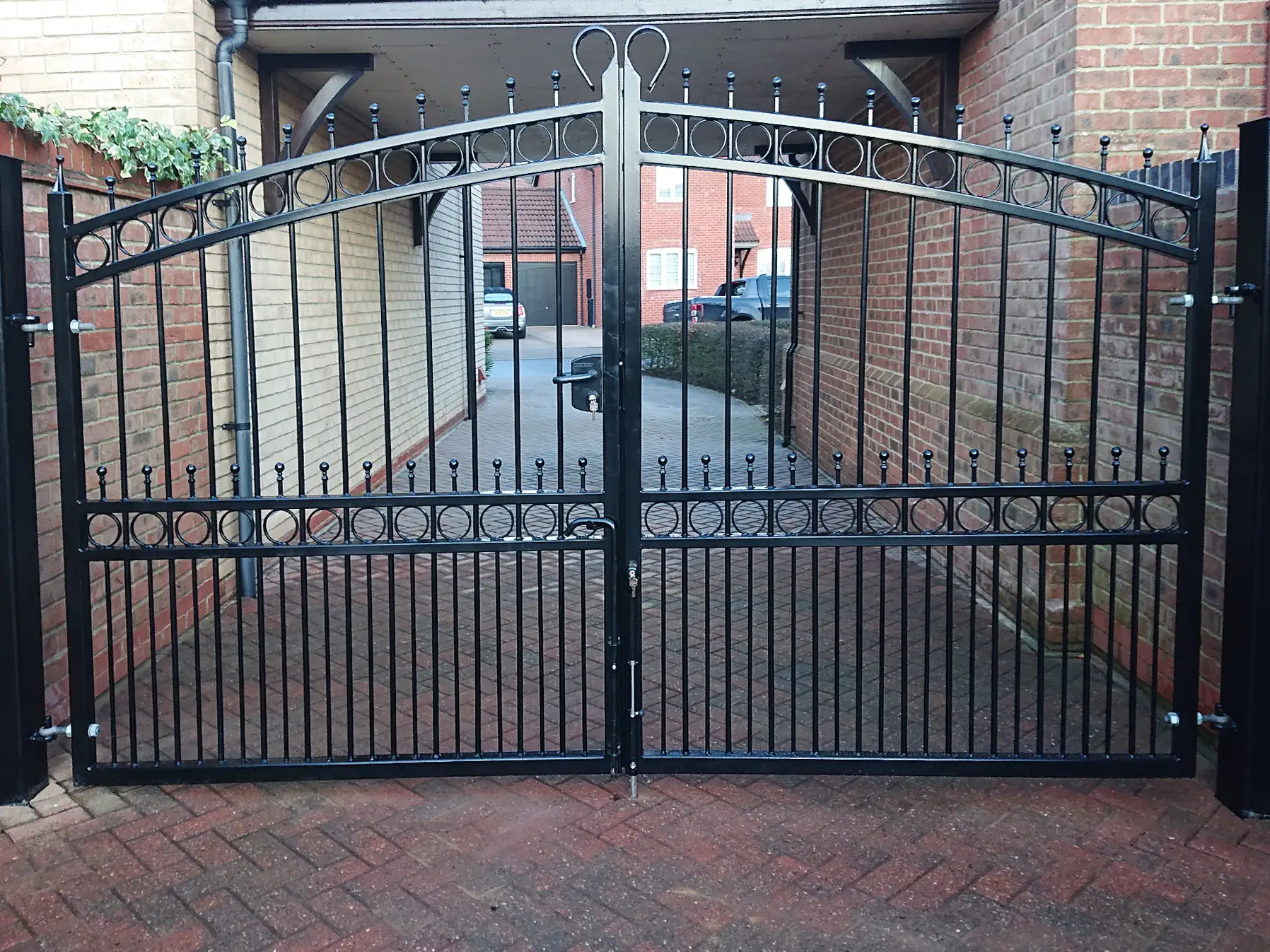 Gate